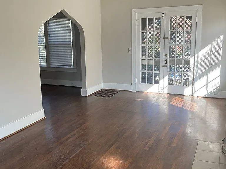 438 S Margin St — Photo 3