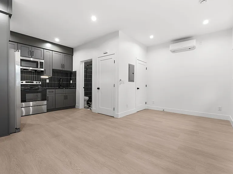 5852 Colfax Ave #5852 — Photo 6