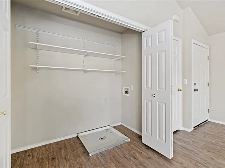 121 N Avenger Ln — Photo 7