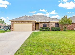 904 Spring Creek St, Cleburne, TX 76031