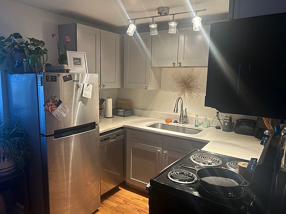 2nd image of 20 S Pennsylvania St APT 1