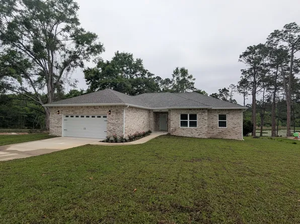 699 Pinewood Dr, Defuniak Springs, FL 32433