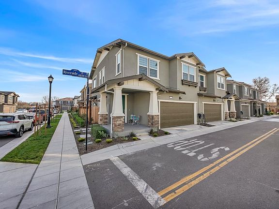 2nd image of 122 W Riverside Pl