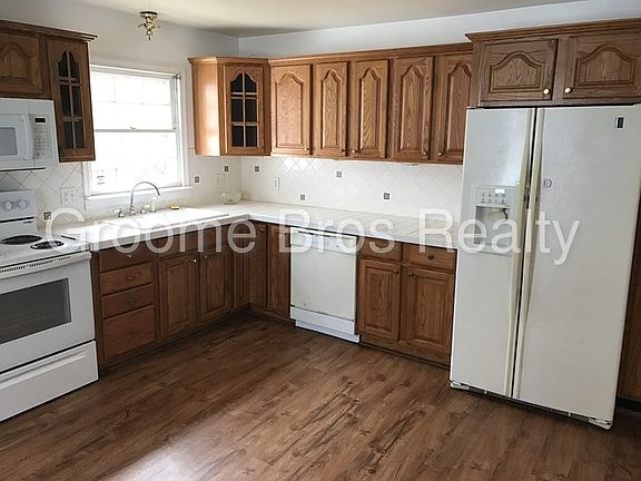 5th image of 115 N Spruce Ave