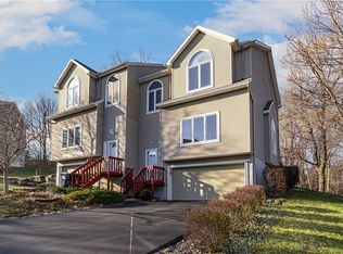2 Canyon Ct, Highland Mills, NY 10930