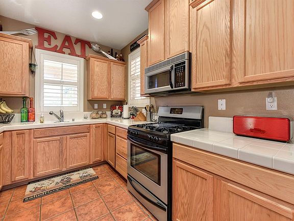 2nd image of 2527 Huckleberry Cir