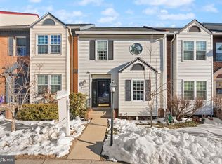 6066 Heatherwood Dr, Alexandria, VA 22310