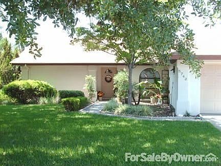 Front Yard and Main Entry : Big Oak shades most of the front yard.