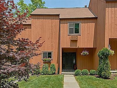1st image of 15 Amber Dr