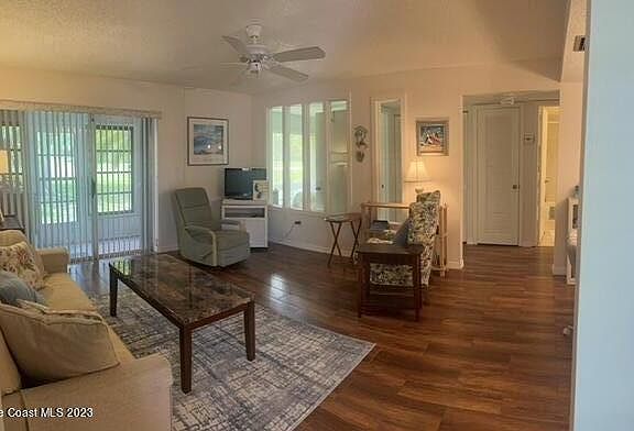 2nd image of 2600 Bogey Ln #2-D