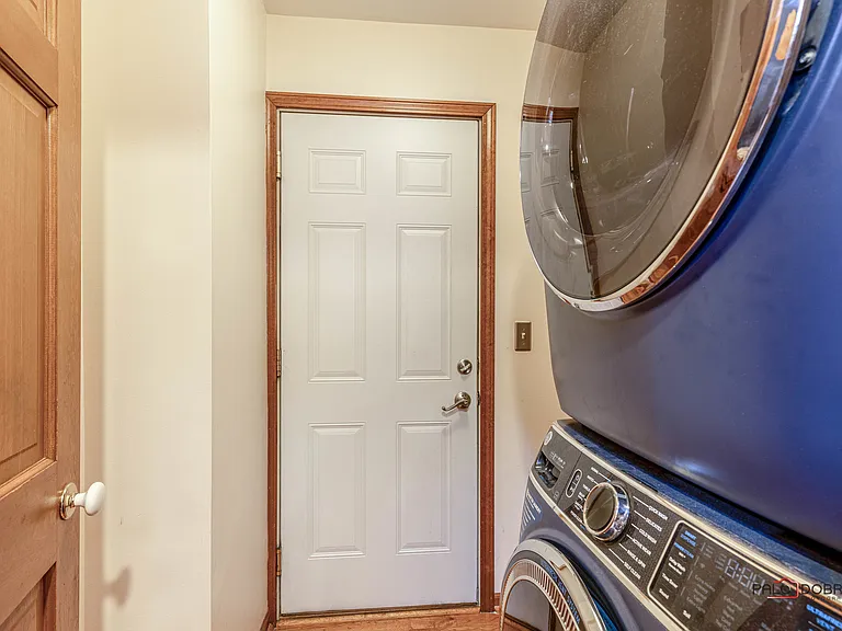 1551 Crowfoot Cir N — Photo 16