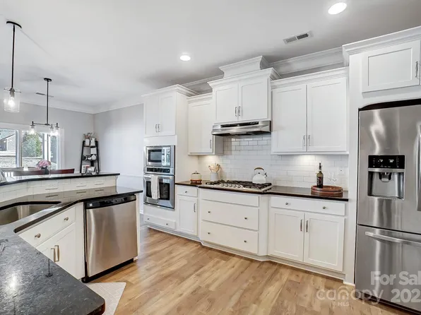 7348 Adirondack Dr, Denver, NC 28037