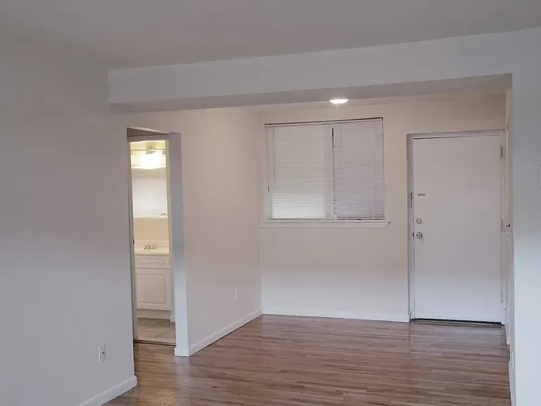 Towne Oaks Apartments — Photo 17