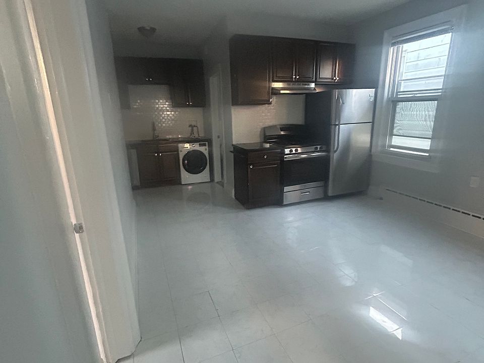 1st image of 7 Newark Bay Ct APT 4
