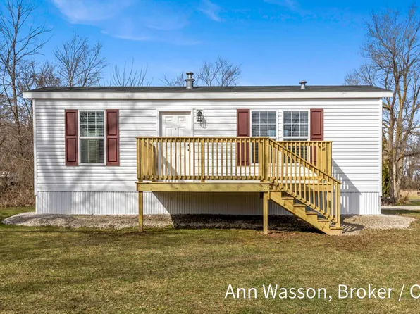 310 Round Lake Rd, Vermontville, MI 49096
