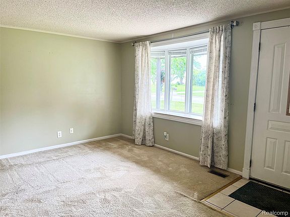 4th image of 37197 Jefferson Ave