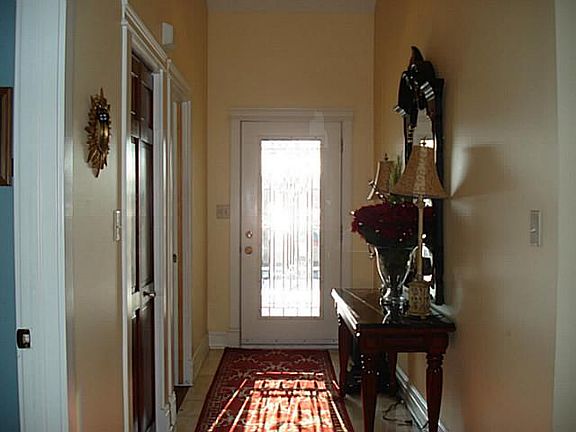 3rd image of 301 White Oak Ln