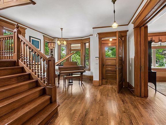 5th image of 818 Goodrich Ave