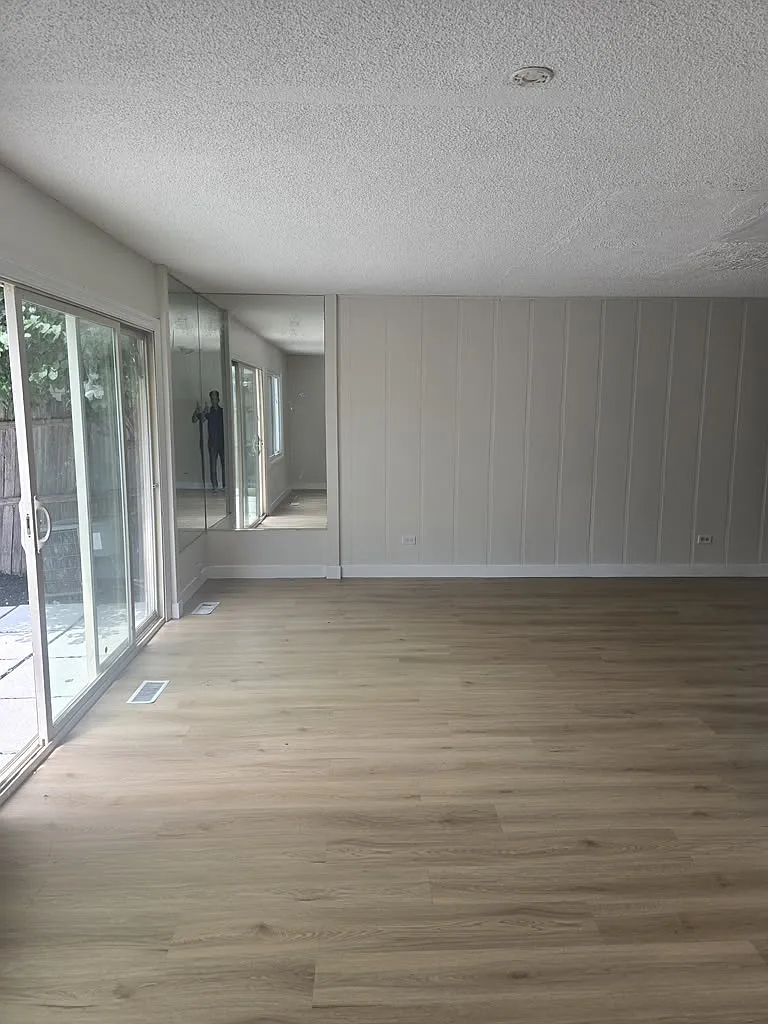 3 bed, 1.5 bath, 1296 sqft, $2,400 — Photo 2
