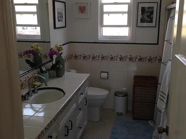 2328 Amherst Ave — Photo 9