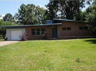 302 Beverly Cir, Crystal Springs, MS 39059