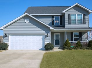 8952 Cottonwood Dr, Freeland, MI 48623