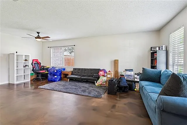 3001 Meadow Lake Dr E — Photo 3