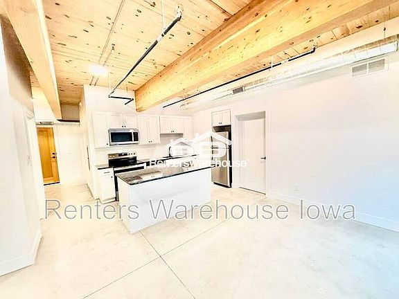 5th image of 2701 Ingersoll Ave Unit 202