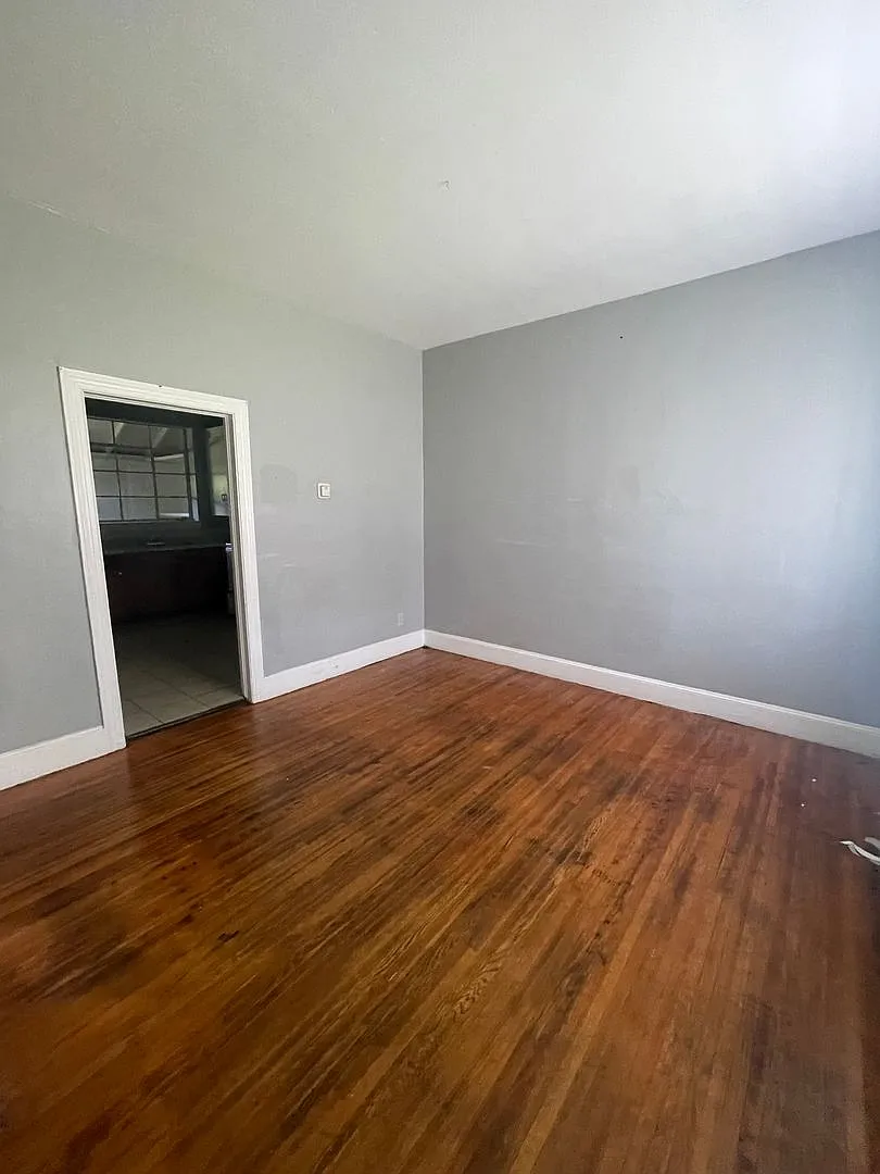 This 2 bed 1 bath duplex home is all brick located near Remount Rd and West Blvd. — Photo 4