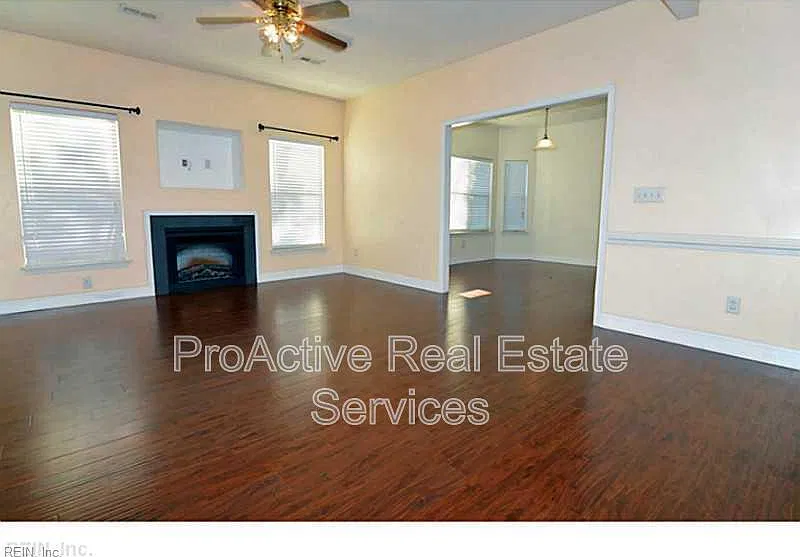 3 bed, 2.5 bath, 2008 sqft, $2,800 — Photo 2