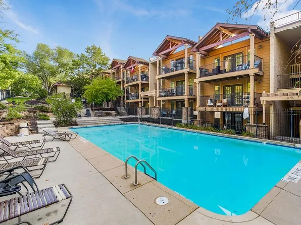 4727 Jarboe St APT 94, Kansas City, MO 64112