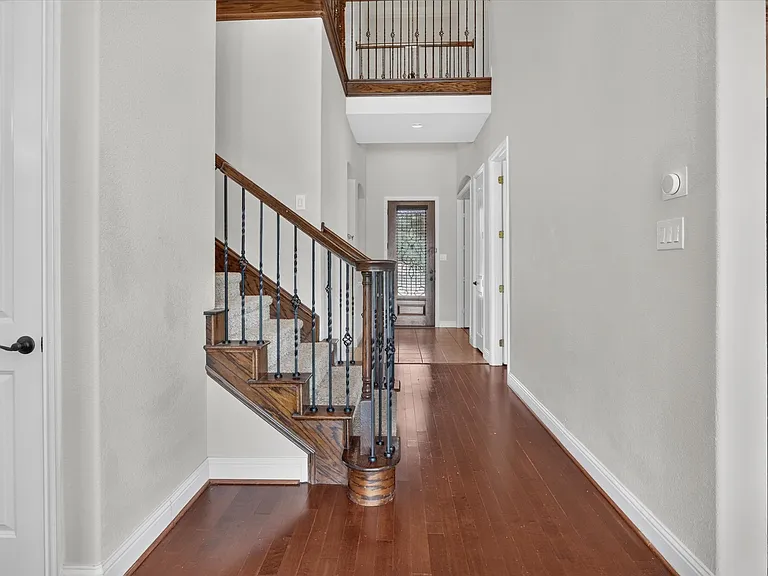 4635 Saginaw Ct — Photo 3