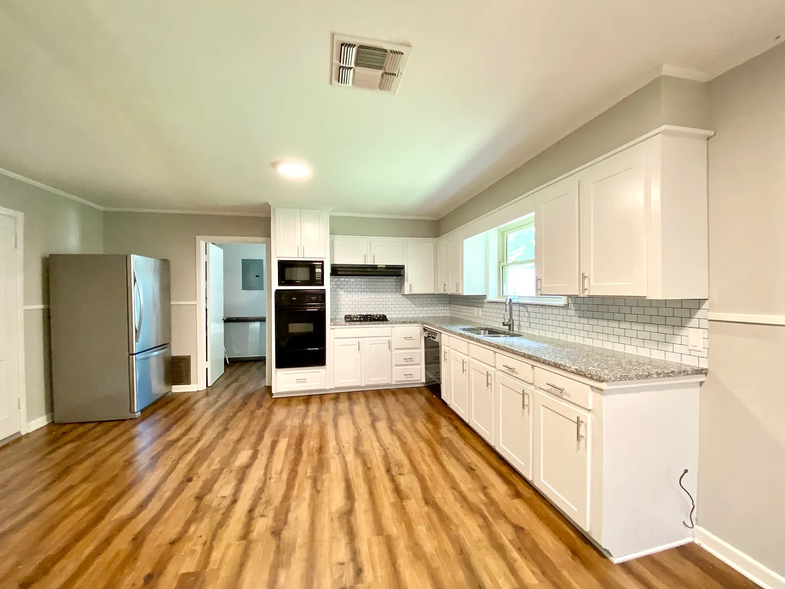 3 bed, 1553 sqft, $1,800 — Photo 2