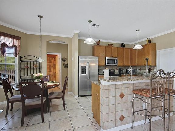 5th image of 902 Girard Dr