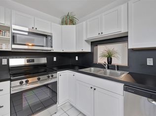 202 SE 10th St APT 106, Dania Beach, FL 33004