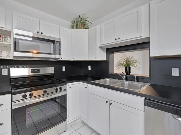 202 SE 10th St APT 106, Dania Beach, FL 33004