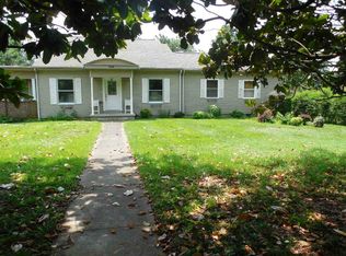 208 Forest Cir, Paducah, KY 42001