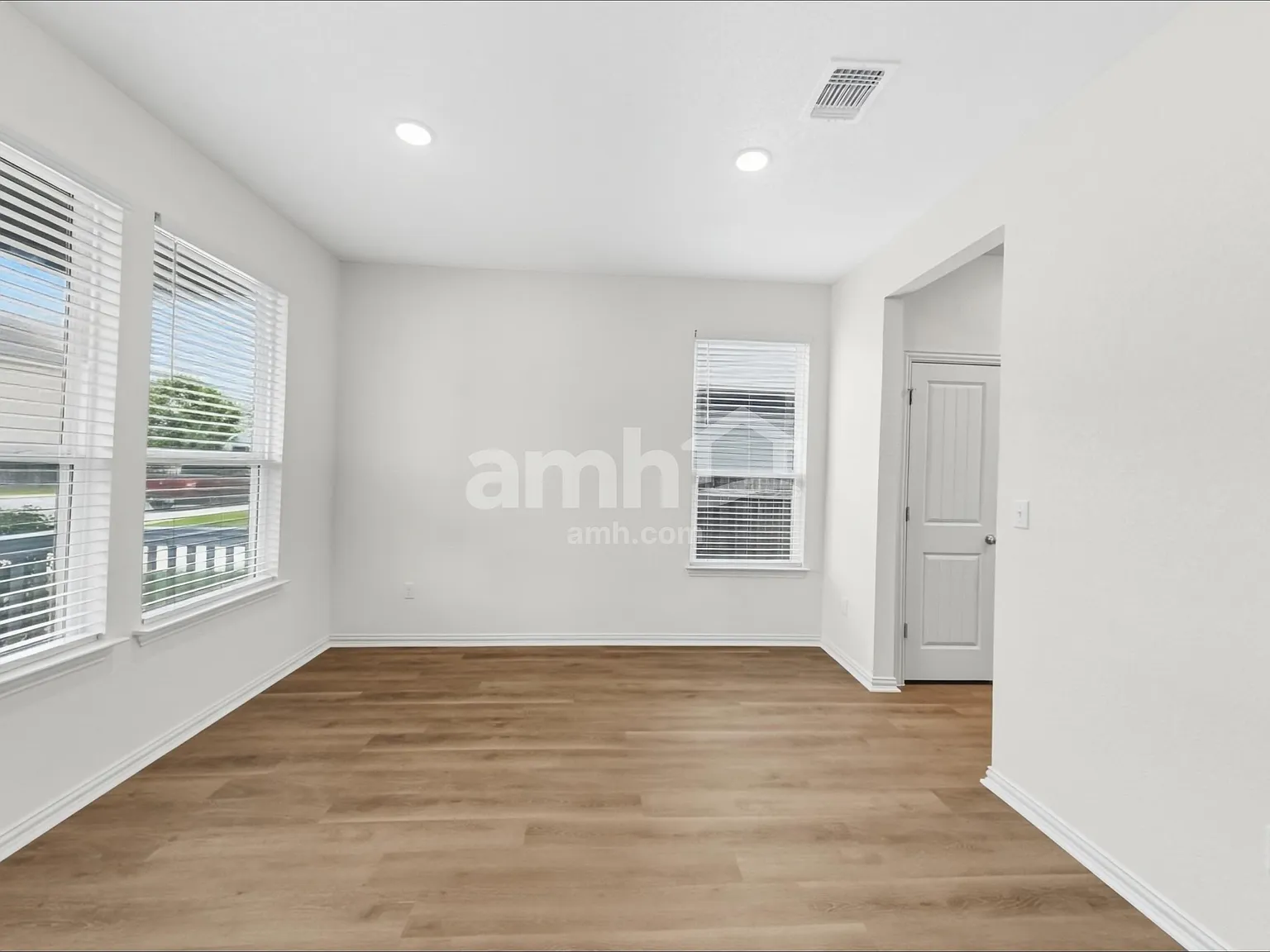 3 bed, 2.0 bath, 1446 sqft, $1,770 — Photo 4
