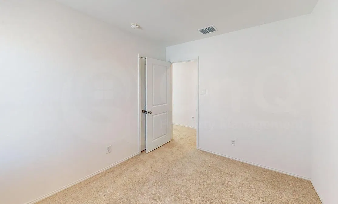 3 bed, 2.5 bath, 1213 sqft, $1,750 — Photo 4
