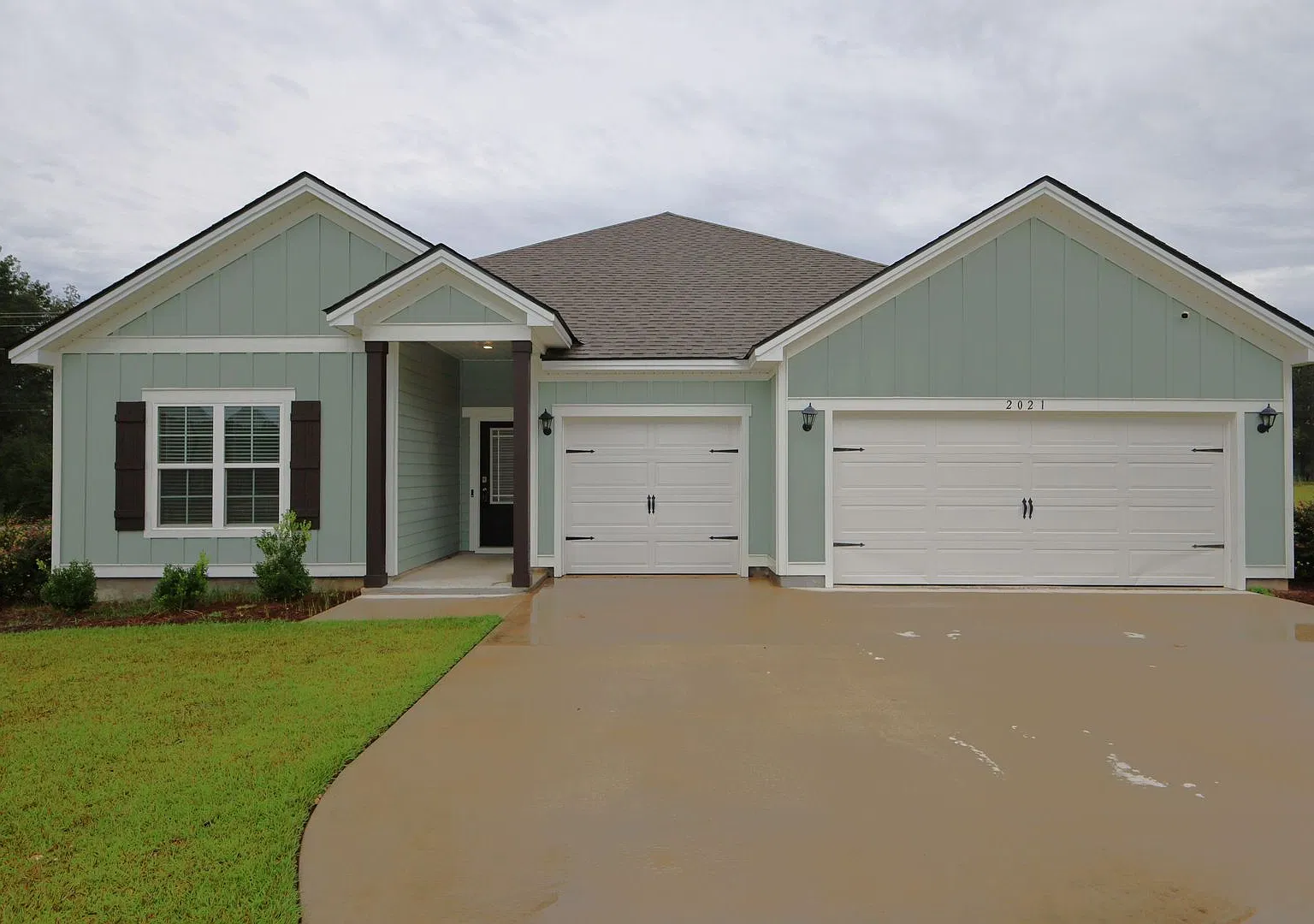 2021 Tottenham Dr — Photo 1