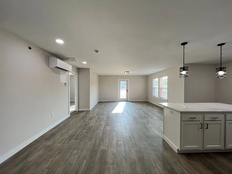 950 S Hebron Ave — Photo 14