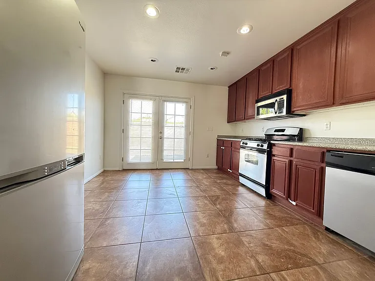 11087 Deluna St — Photo 7