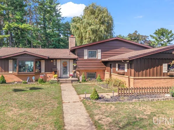 800 S Hemlock St, Iron Mountain, MI 49801