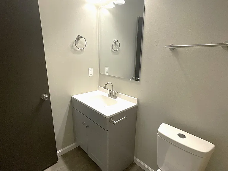 1829 Woodvine St #8 — Photo 8