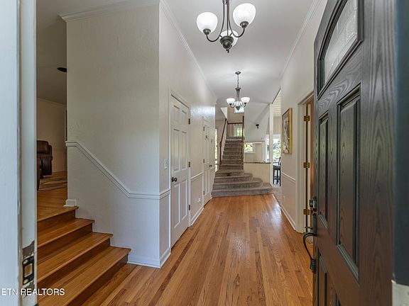4th image of 25 Cloverdale Cir