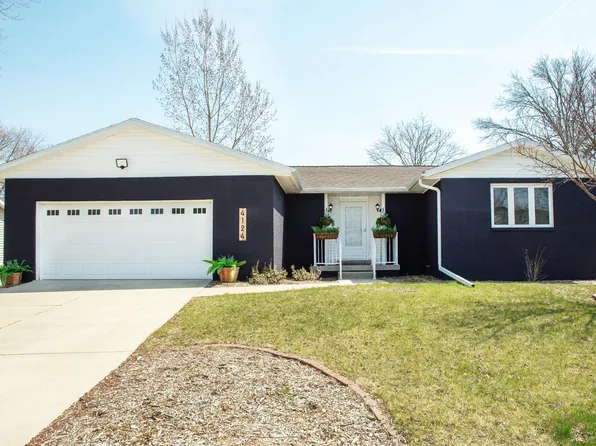 4124 Spruce Hills Dr, Cedar Falls, IA 50613