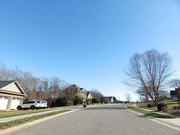 4th image of 2616 Pebble Creek Dr