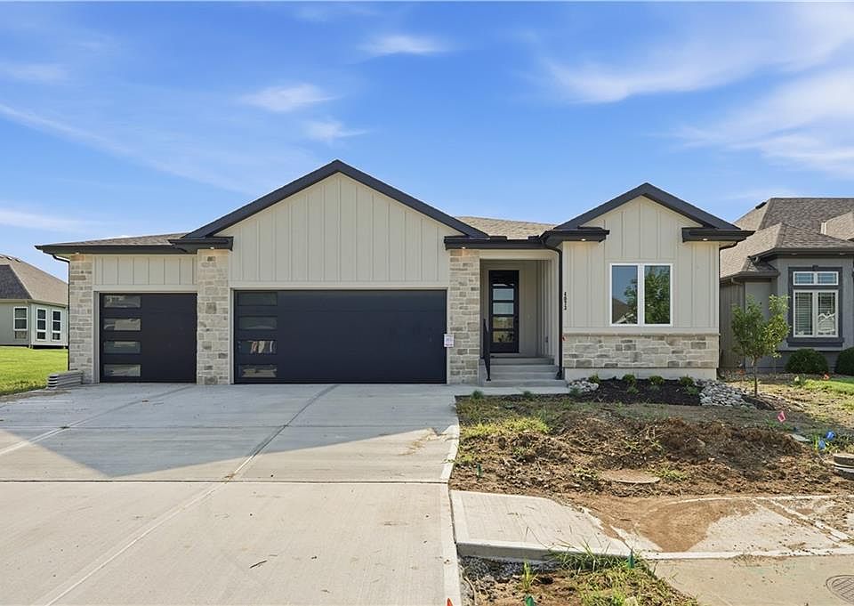 1st image of 4073 NE Chapel Manor Dr