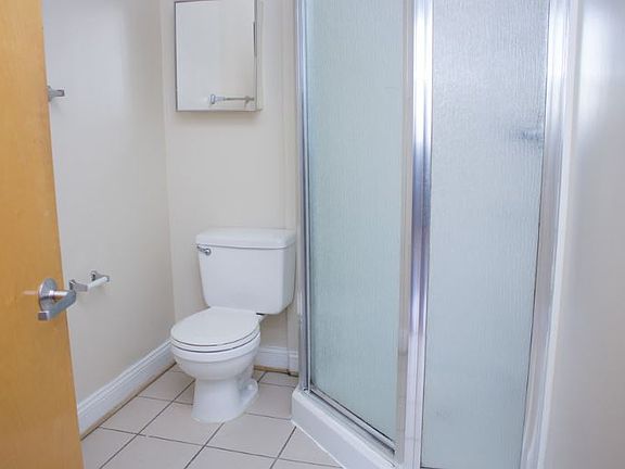 5th image of 1400 W Marshall St #B4904baf1
