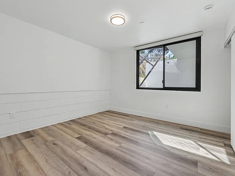 1737 Chalmers St #105E — Photo 12